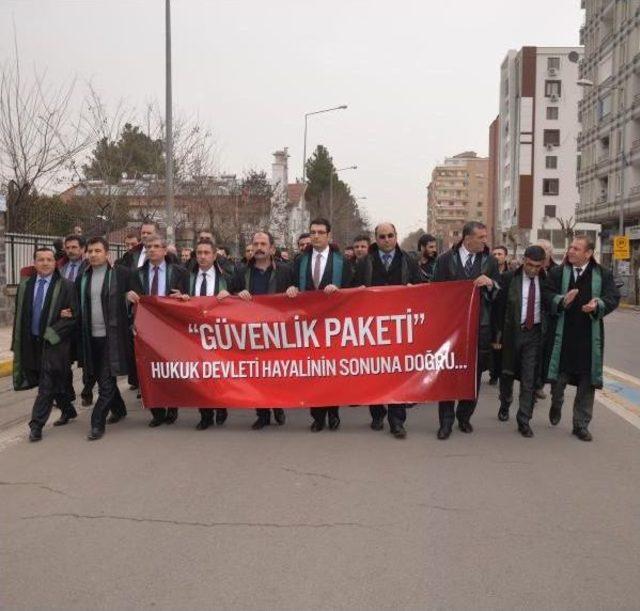 Barolar, Diyarbakır'da İç Güvenlik Paketi'ni Protesto Etti