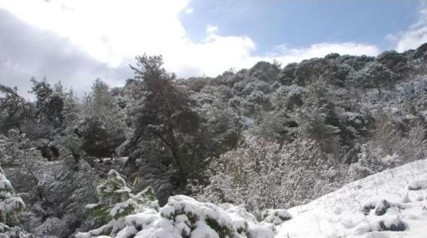 Ko&ccedil;arlı'nın Y&uuml;ksek Kesimleri Beyaza B&uuml;r&uuml;nd&uuml;