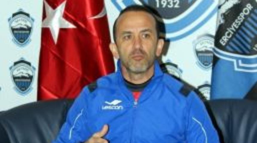 &Ouml;zdilek: "esas Akt&ouml;rler Oyuncular, Hakemler Değil"