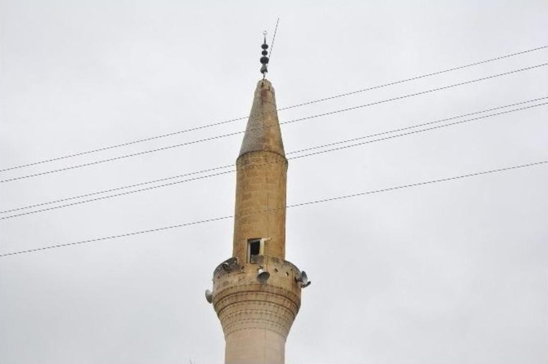 Gaziantep&rsquo;te Cami Minaresine Yıldırım D&uuml;şt&uuml;
