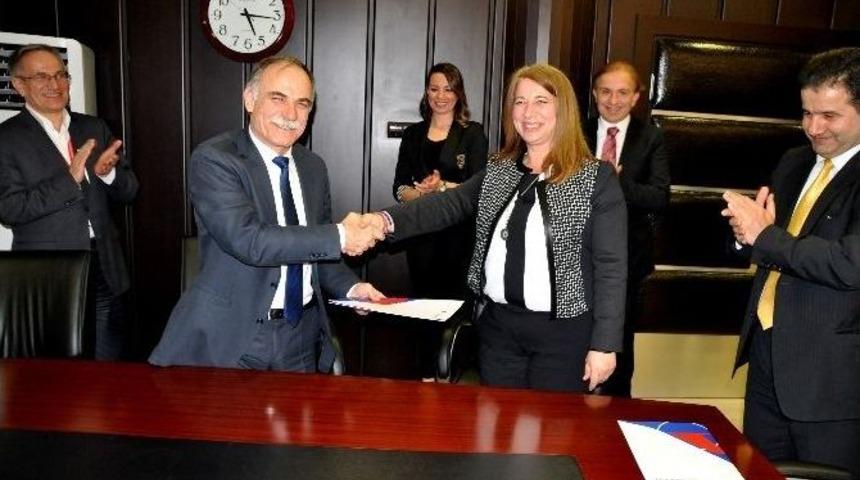 Om&uuml;, Onur Air Kabin Ekibini Eğitecek