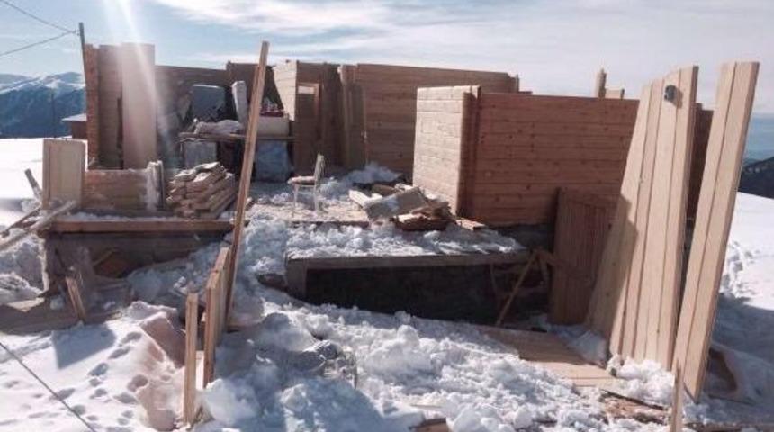 İkizdere Yaylalarında &Ccedil;atılar U&ccedil;tu, Bazı Evler Yıkıldı