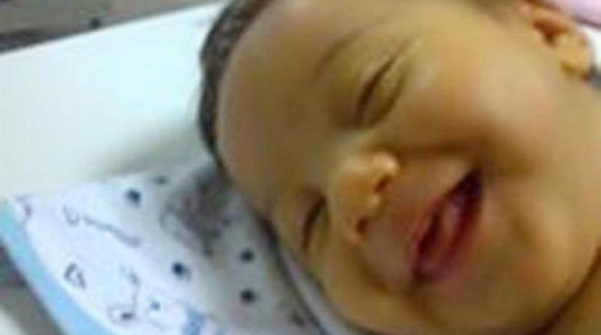 Poyraz Bebek Artık G&uuml;l&uuml;yor