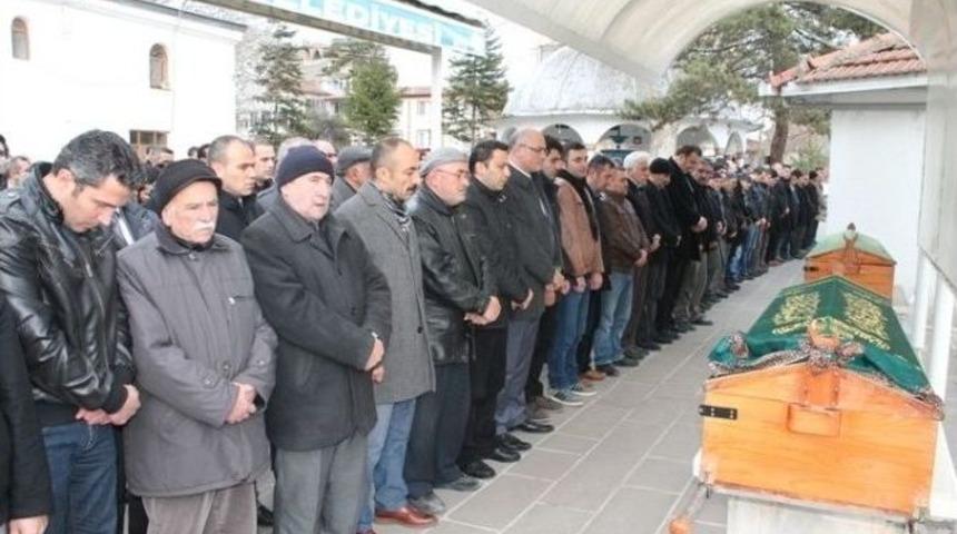 Trafik Kazasında &Ouml;len 3 Kişi Toprağa Verildi