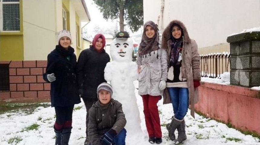 Kardan Gelin Ve Damat G&uuml;l&uuml;msetti
