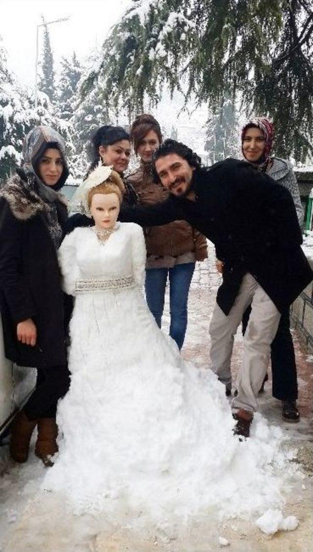 Kardan Gelin Ve Damat Gülümsetti