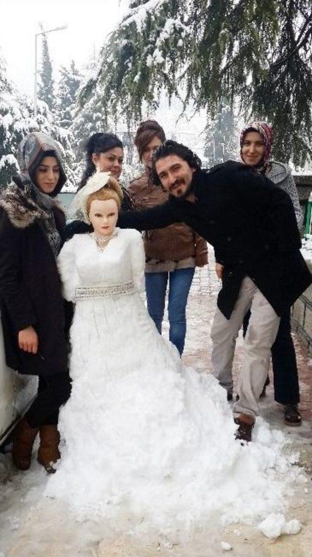 Kardan Gelin Ve Damat Gülümsetti