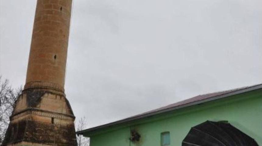 İslahiye'de Minareye Yıldırım D&uuml;şt&uuml;