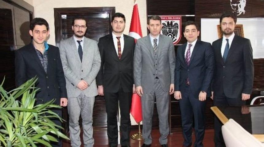 Şehir K&uuml;lt&uuml;r&uuml;n&uuml; Yayma Ve Yaşatma Derneği, İl &Ouml;zel İdaresini Ziyaret Etti