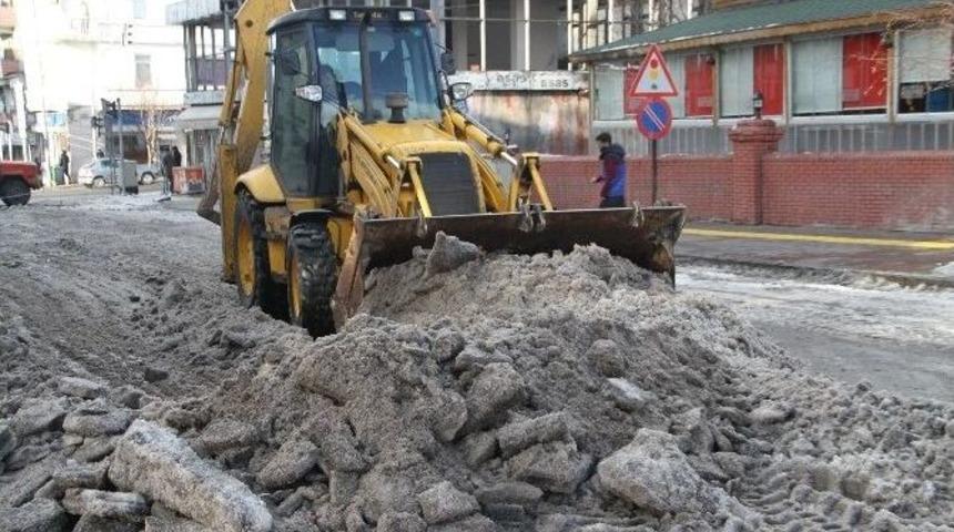 Ardahan&rsquo;da Karla M&uuml;cadele &Ccedil;alışmaları