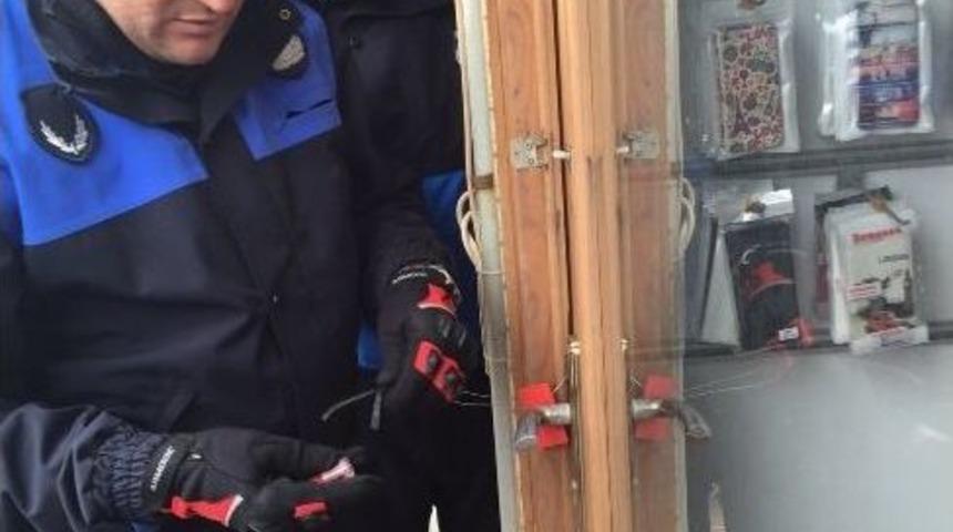 Edremit&rsquo;te Ruhsatsız İşyeleri M&uuml;h&uuml;rlendi