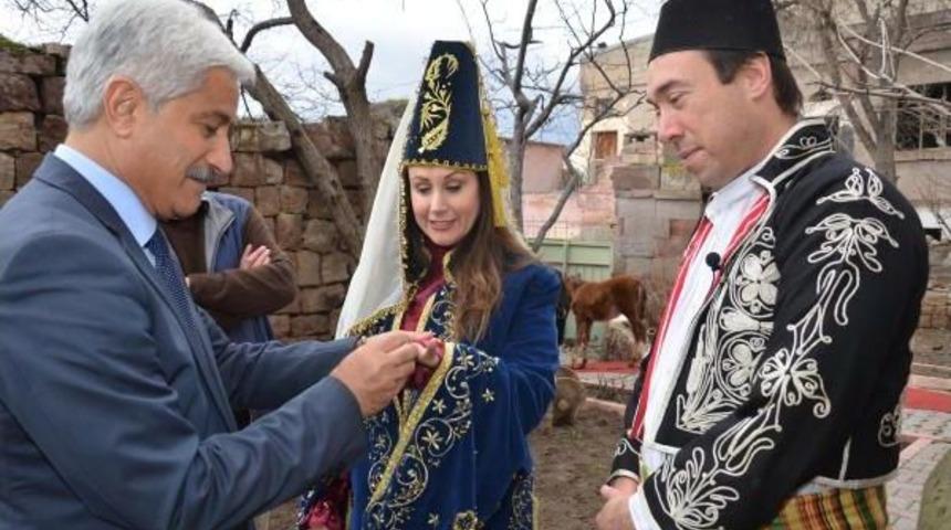Amerikalı Gazeteci &Ccedil;ift I&ccedil;in Kayseri&rsquo;De Temsili Evlilik T&ouml;reni