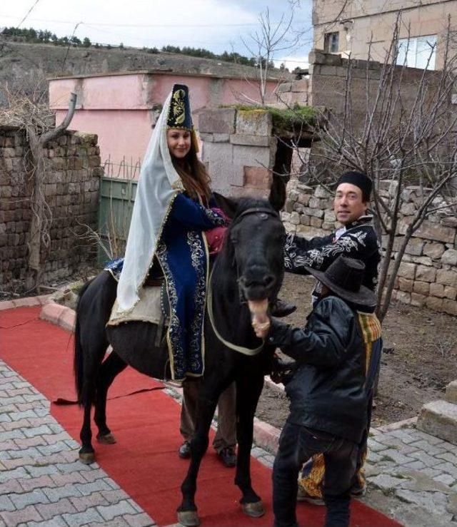 Amerikalı Gazeteci Çift Için Kayseri’De Temsili Evlilik Töreni