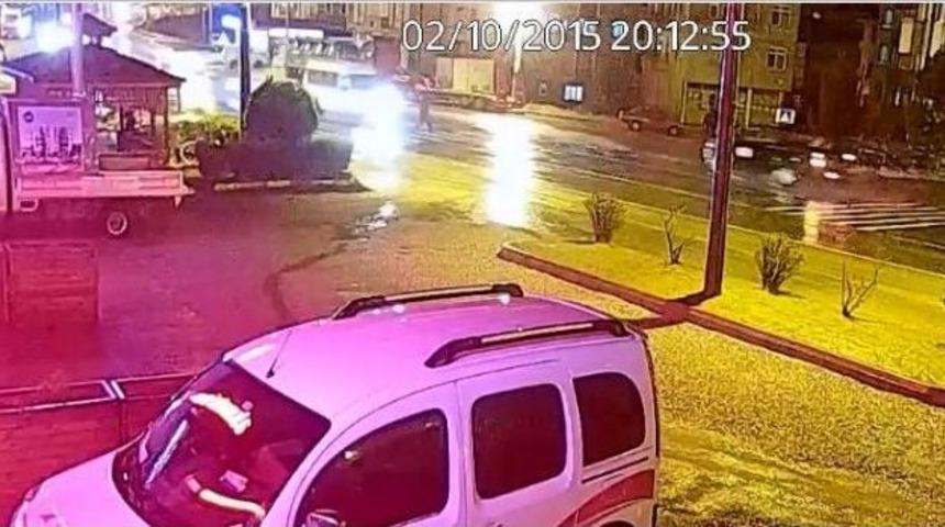 Servisin &Ccedil;arptığı Yaya Hayatını Kaybetti