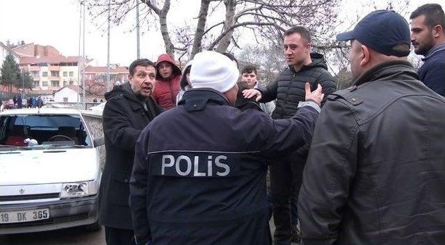 Okul &Ccedil;ıkışı &Ouml;ğrencilere Otomobil &Ccedil;arptı: 4 Yaralı 2