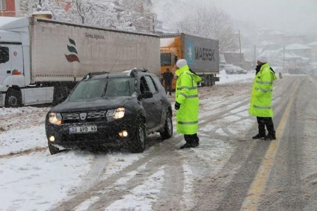 Sertavul Ge&ccedil;idi&rsquo;nde Ulaşım G&uuml;&ccedil;l&uuml;kle Sağlanıyor