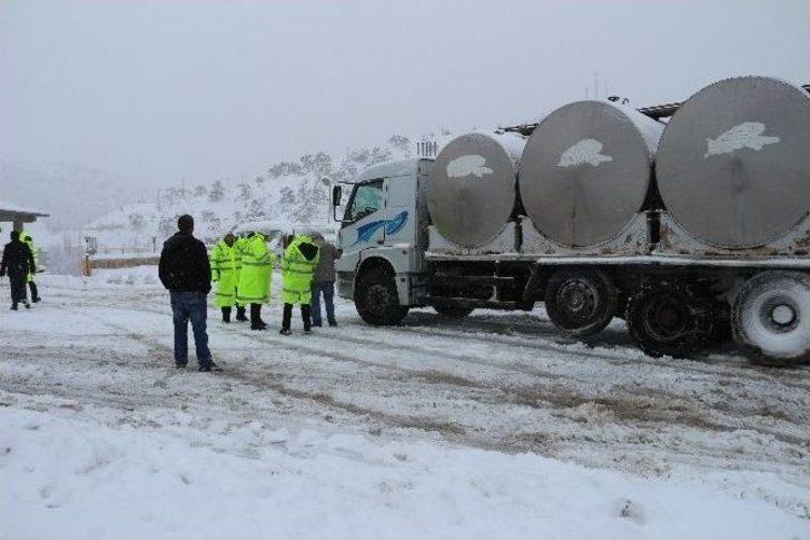 Sertavul Geçidi’nde Ulaşım Güçlükle Sağlanıyor G2