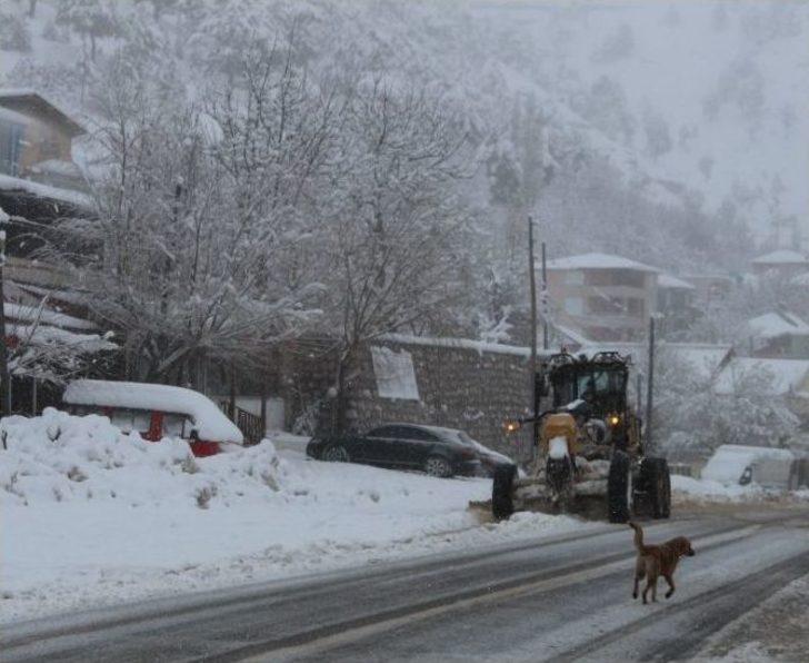Sertavul Geçidi’nde Ulaşım Güçlükle Sağlanıyor G3