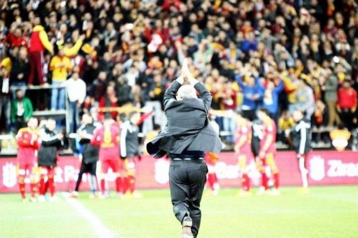 Kayserispor Taraftarından Sevgi Gösterisi G4