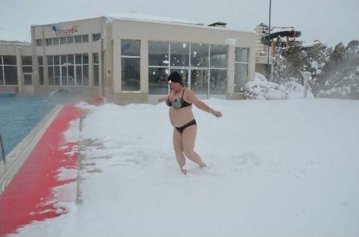 Eksi 10 Derece Karlı Havada Termal Havuz Keyfi G3