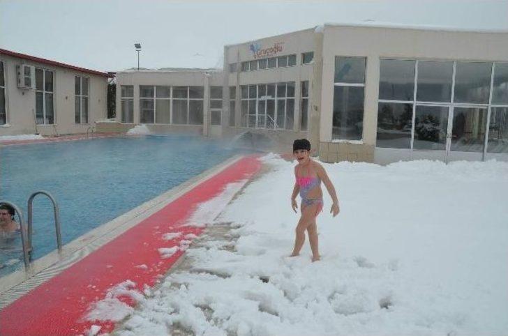Eksi 10 Derece Karlı Havada Termal Havuz Keyfi G4