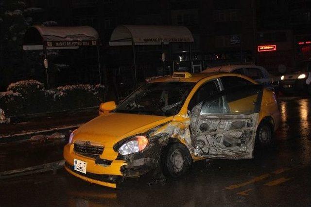 Başkent’te Trafik Kazası: 4 Yaralı