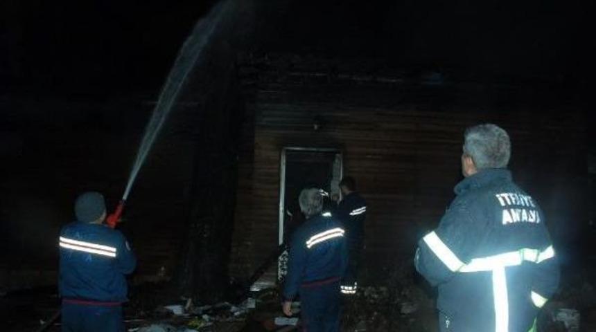 &Ouml;zel Okulun Arşiv Deposunda &Ccedil;ıkan Yangın 1 Saatte S&ouml;nd&uuml;r&uuml;ld&uuml;