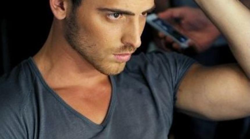 "en Yakışıklı Erkek" Kep&ccedil;e Kulaklarından Kurtuldu