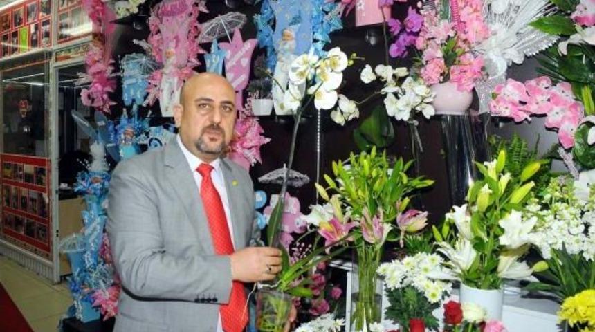 Avrupalı &Ccedil;i&ccedil;eği Hediye Ediyor, T&uuml;rkler D&uuml;ğ&uuml;ne G&ouml;nderiyor