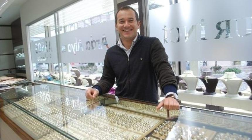 Sevgililer G&uuml;n&uuml; Hediyesi İ&ccedil;in En &Ccedil;ok Talep Kolye Ve Tek Taş Y&uuml;z&uuml;ğe