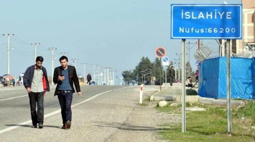 İslahiye'de Şaşırtan N&uuml;fus Tabelaları