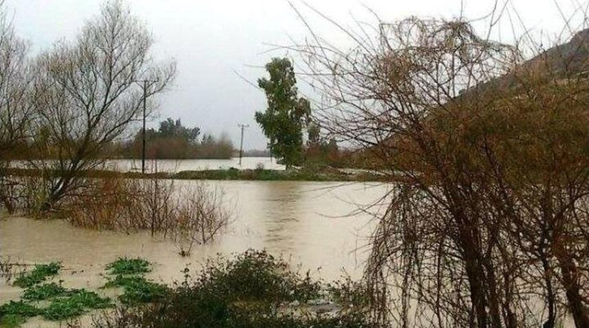 Baraj Kapakları A&ccedil;ıldı, Tarım Arazileri Sular Altında Kaldı