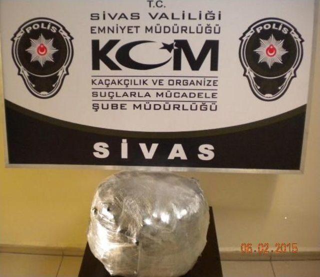 Sivas'ta Uyuşturucu Ve Kaçak Sigaraya 5 Gözaltı