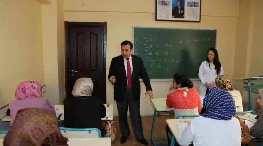 Suriye Ve Iraklılar T&uuml;rk&ccedil;e &Ouml;ğreniyor