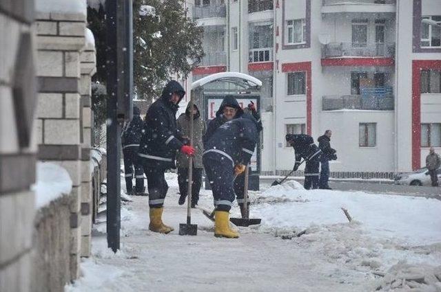 Kar Küreme Ve Temizleme Çalışmaları Takdirle Karşılandı