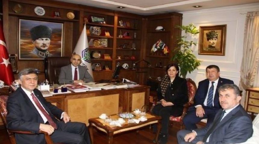 Belediye Başkanları İstanbul&rsquo;da Temaslarda Bulundu