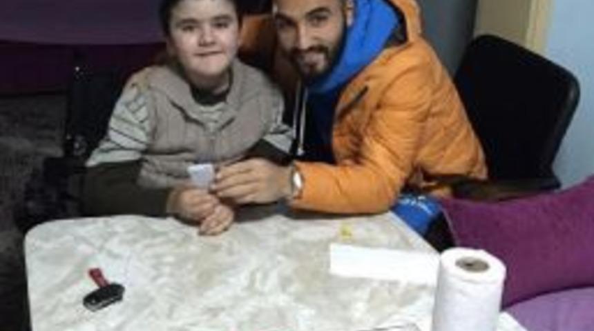 Engelli Arabasını Bandırmasporlu Futbolcular Satın Aldı