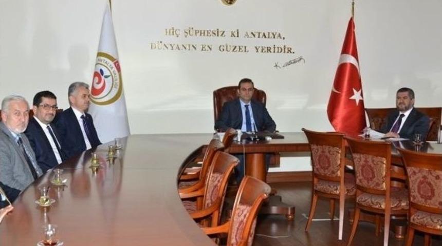 M&uuml;ft&uuml;lerden Vali T&uuml;rker&rsquo;e Ziyaret