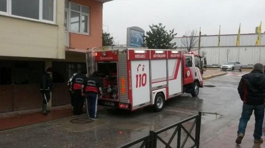 Isınmak İ&ccedil;in Girdikleri Evi Yaktılar