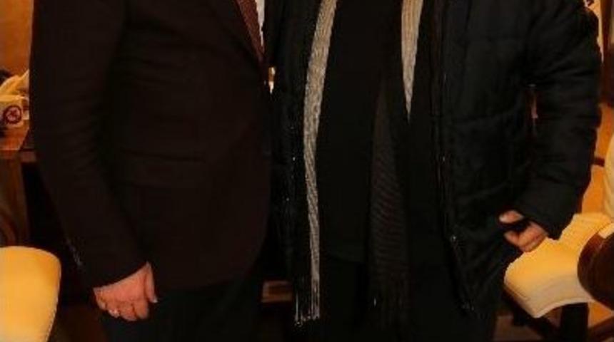 Tiyatroculardan Taş&ccedil;ı&rsquo;ya G&uuml;ld&uuml;ren Şaka