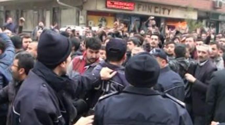 Biber Gazı Sıkmayan Polise Amirinden Tepki