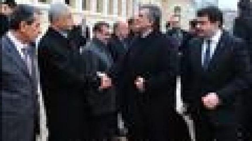 G&uuml;l, İstanbul Valisi Şahin'i Ziyaret Etti