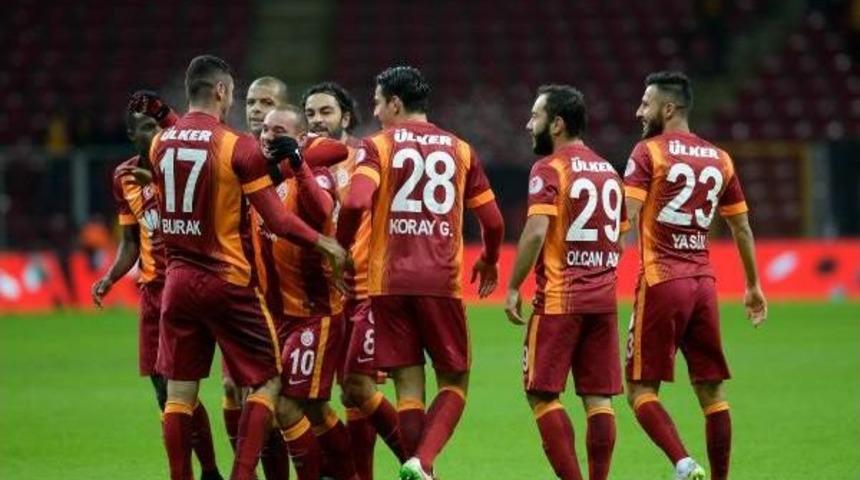 Melo, Sneijder'in Kulağını Isırdı