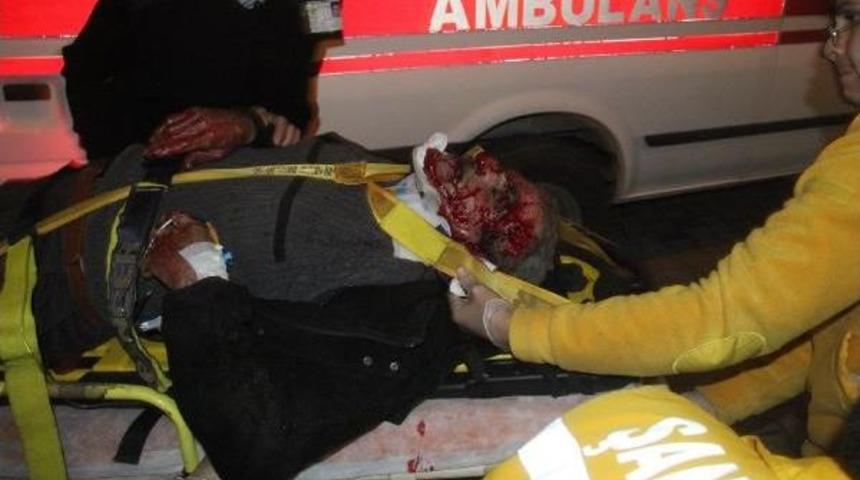 Şanlıurfa&rsquo;Da 2 Otomobil Kafa Kafaya &Ccedil;arpıştı: 5 Yaralı