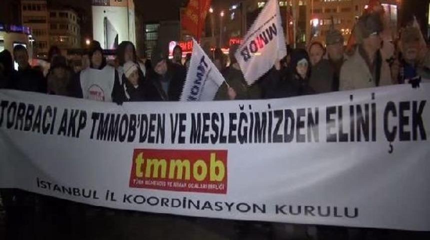 Tmmob &Uuml;yelerinden Kadık&ouml;y'de Meşaleli Y&uuml;r&uuml;y&uuml;ş