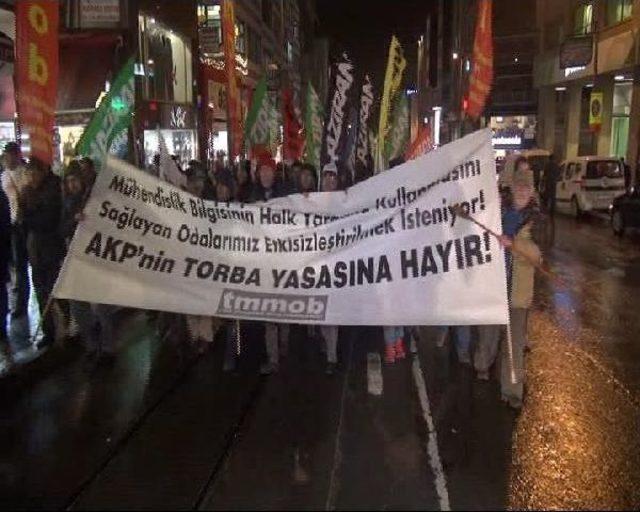 Tmmob Üyelerinden Kadıköy'de Meşaleli Yürüyüş