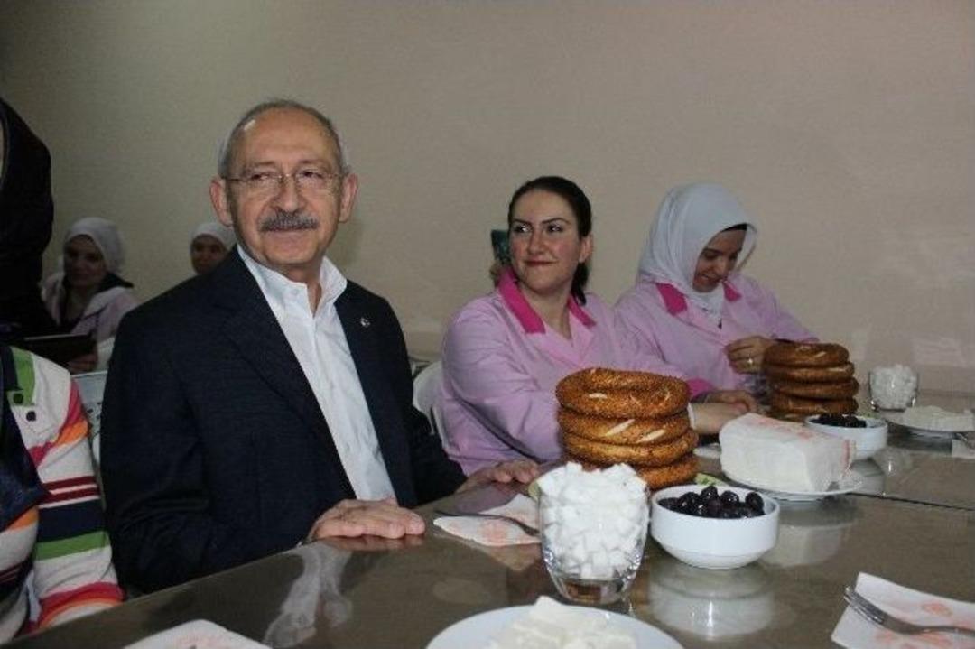 Kılı&ccedil;daroğlu, Fabrikada İş&ccedil;ilerle Kahvaltı Yaptı