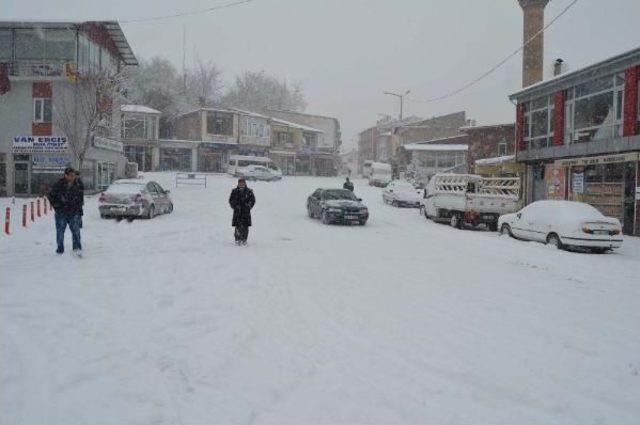 Adilcevaz'da Okulara Kar Tatili