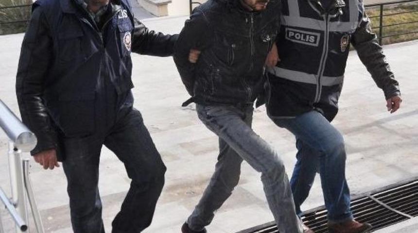 Komşuyu Soyarken, Kendi G&uuml;venlik Kamerasına Yakalandı