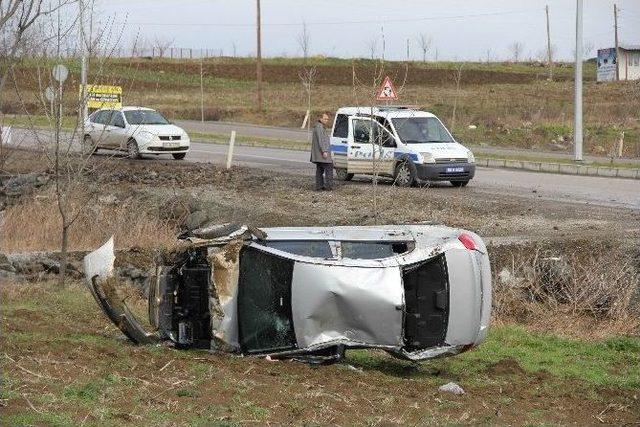 Bayan Öğretmen Okula Giderken Kazada Yaralandı